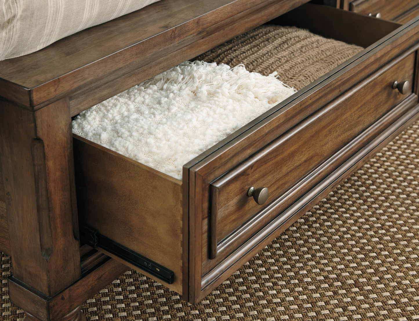 Flynnter Sleigh Bed With 2 Storage Drawers With Mirrored Dresser, Chest And Nightstand